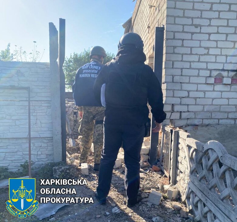 Последствия вражеских обстрелов Харьковщины: ранена женщина, повреждены дома 01
