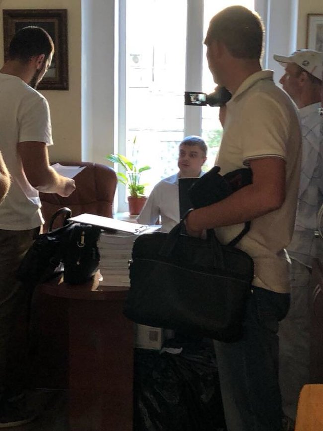 Старшого слідчого ГПУ затримано на хабарі $50 тисяч, - Луценко 01