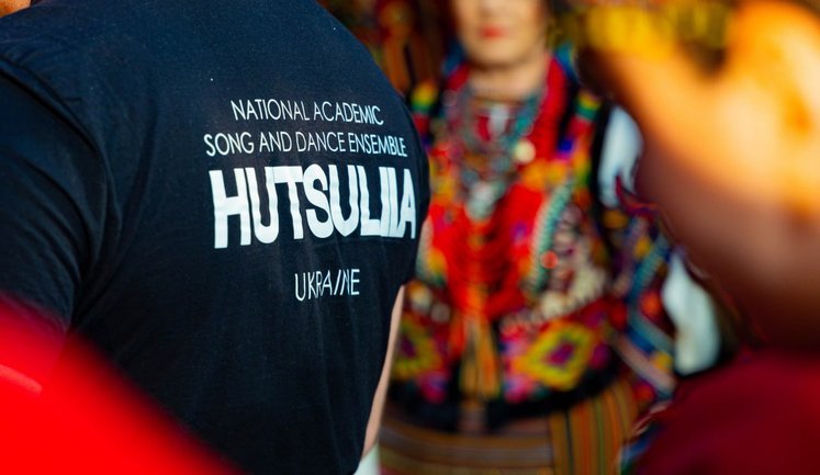 Группа молодых людей напала на артистов ансамбля "Гуцулия" во Львовской области: им объявили подозрения. ФОТО