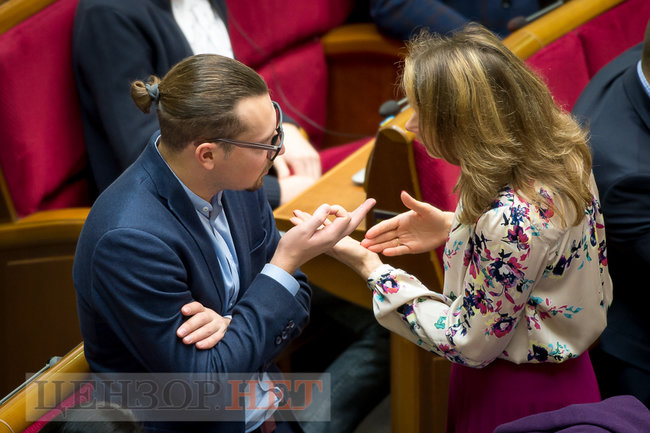 Обнимающая Потураева Янченко, слуга народа Салийчук просит помощника составлять базу обещаний, Галайчуку советуют отменить корпоратив, - день работы ВР 18 декабря 08