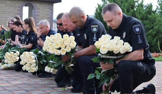 В останню путь провели поліцейських, які загинули внаслідок російського удару по Житомиру. ФОТОрепортаж
