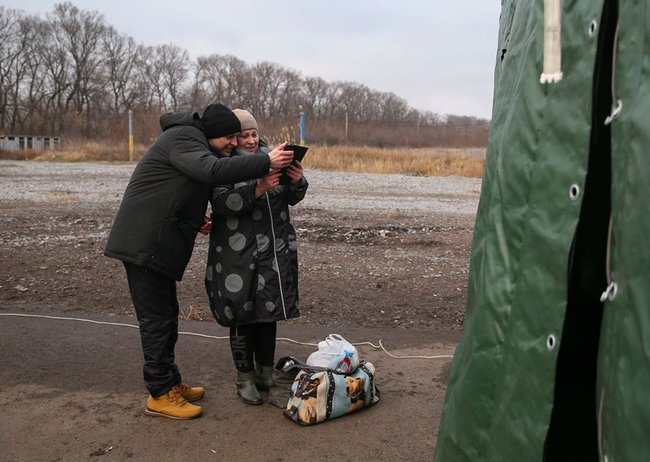 Не верилось, пока не увидела его, - кадры встречи освобожденного из плена наемников РФ Ивана Катышева с матерью 03 Не верилось, пока не увидела его, - кадры встречи освобожденного из плена наемников РФ Ивана Катышева с матерью 03