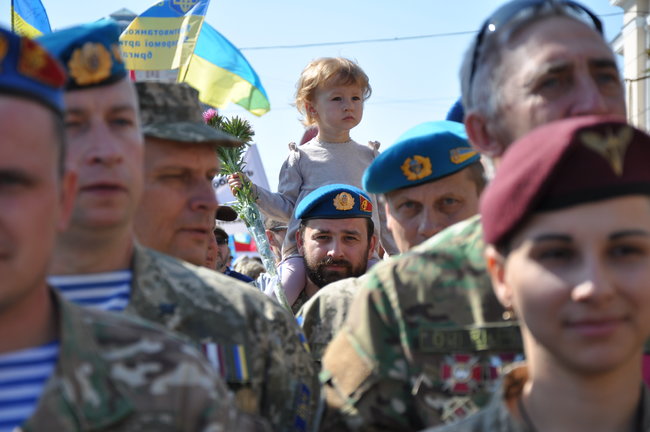 Давно не було таких теплих маршів: тисячі бійців пройшли центром столиці 11
