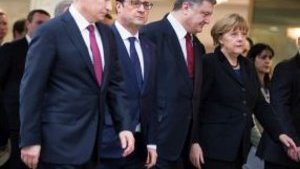 "Я вас розчавлю!" - кричав Путін на Порошенка у Мінську. Екс-президент Франції Олланд детально описав переговори в мемуарах