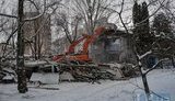Жители общежития, которое снесли застройщик и НАН, оказались на улице. ФОТОрепортаж