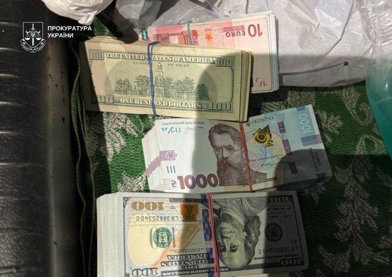 У Києві шахраї виманили у двох пенсіонерів понад 12,5 млн грн, представляючись працівниками СБУ