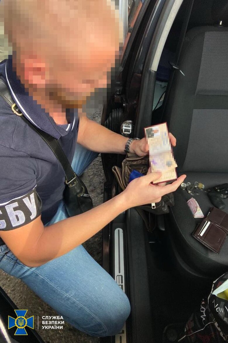 Затримано заступника воєнкома в Херсоні та голову ВЛК на Прикарпатті, які заробляли на ухилянтах, - СБУ 08