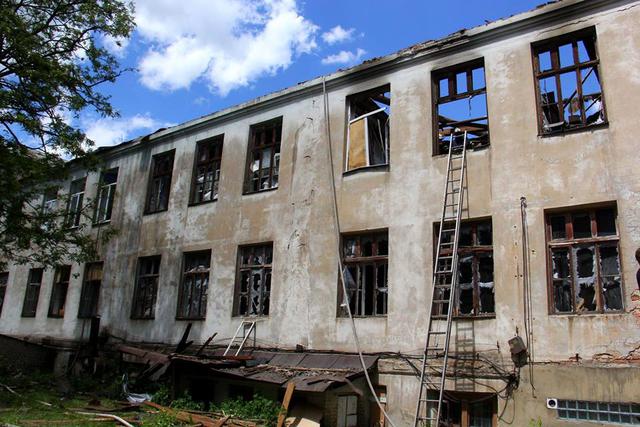 Наслідки обстрілу бойовиками Красногорівки 10 Наслідки обстрілу бойовиками Красногорівки 10