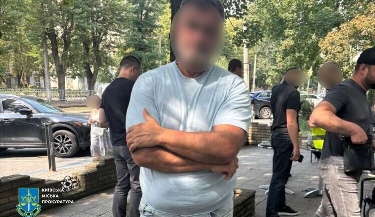 За 25 тис. євро обіцяв влаштувати дівчину на керівну посаду до Офісу Генпрокурора: Затримано шахрая. ФОТО