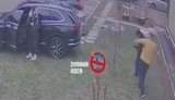 Чоловік у Вінниці побив перехожого за те, що той зробив зауваження жінці, яка припаркувалася на траві. ВIДЕО