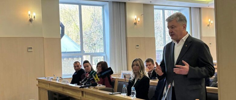 Порошенко у Верховному Суді оскаржує запроваджені проти нього санкції
