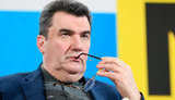 Данилов опроверг собственное заявление о "фейковом" запуске российской сети супермаркетов в Украине
