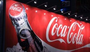 Coca-Cola масово відкликає свою продукцію в Європі. У напоях виявили підвищений вміст хлорату