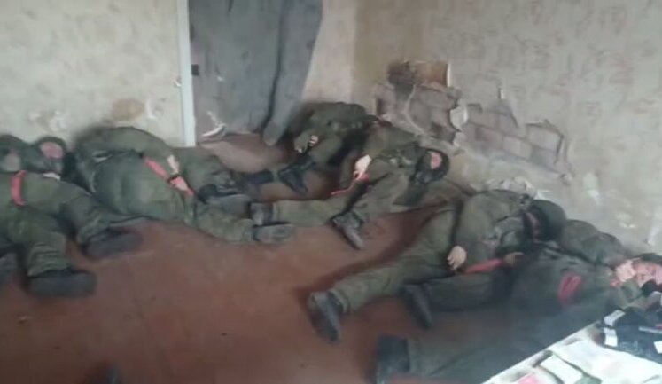 Dozen occupiers lying on floor and learning how to apply Esmarch tourniquet. VIDEO