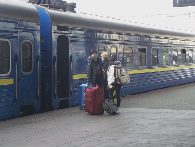 Спецпоїзд Москва-Київ привіз українців на Батьківщину 16