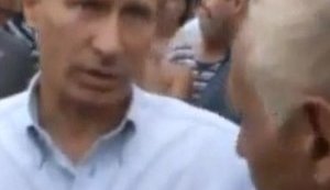 Жители сгоревших деревень напали на Путина. ВИДЕО.