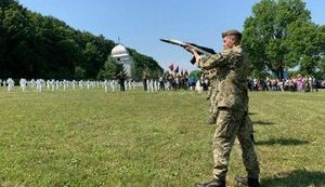 Обраний депутатом від "Слуги народу" Бужанський поскаржився на участь ЗСУ у перепохованні останків бійців дивізії "Галичина". У Міноборони пообіцяли розібратися