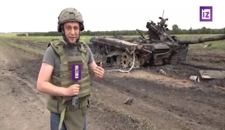 Кремлівські пропагандисти зняли сюжет про спалений танк ЗСУ на фоні знищеного російського Т-80БВ. ВIДЕО