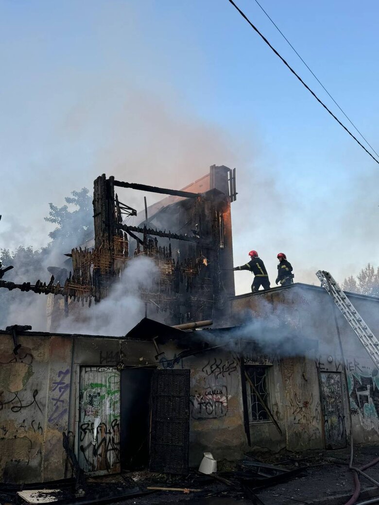 У Львові вщент згорів кінотеатр Дзвін