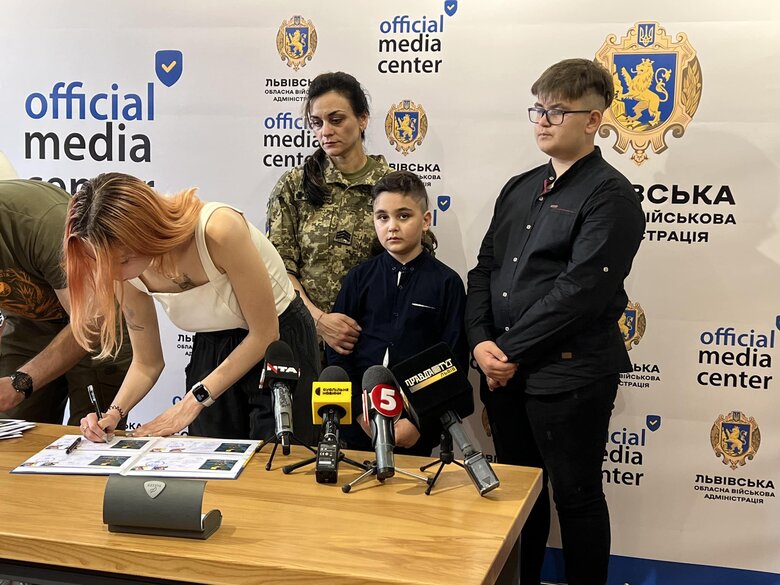 В Україні випустили марки з портретами полеглих прикордонників 03