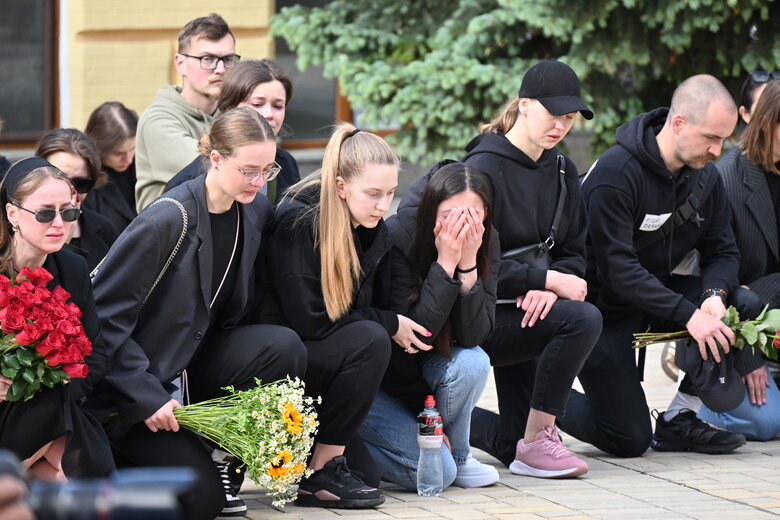 Прощання з полеглим воїном Денисом Зеленим