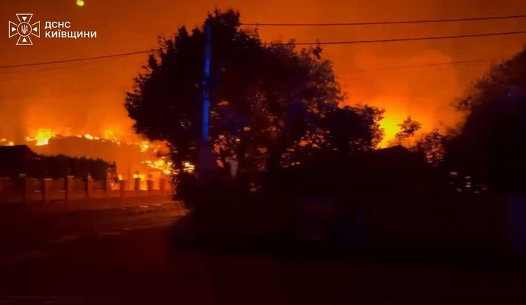 Зеленський про вибухи в Милій на Київщині: Був удар по складу з подальшою детонацією, винні понесуть відповідальність. ВIДЕО