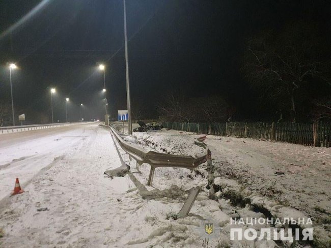 На трассе Киев-Чоп в ДТП насмерть разбились два человека, еще двое госпитализированы, - полиция 03
