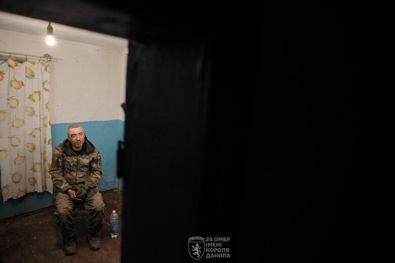 Soldiers of the 24th Brigade captured paratroopers of the 98th Division of the Russian Federation.