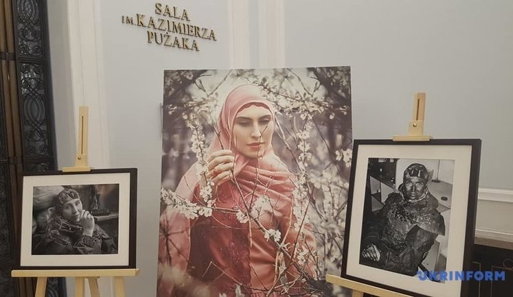 В Сейме Польши открылась выставка, посвященная Амине Окуевой. ФОТОрепортаж