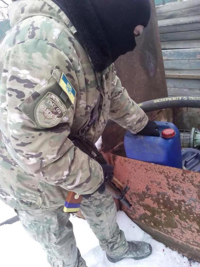 "Фантом" пресек работу незаконной АЗС в Луганской области 03