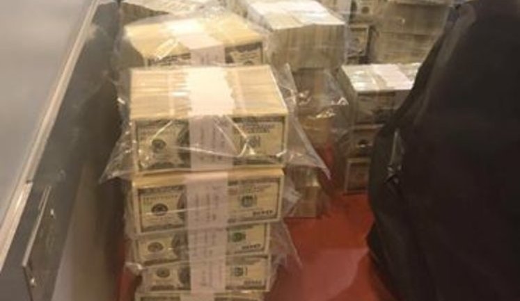 Під час отримання хабара в сумі $5 млн затримано чиновника Фонду гарантування вкладів, - Луценко. ФОТОрепортаж
