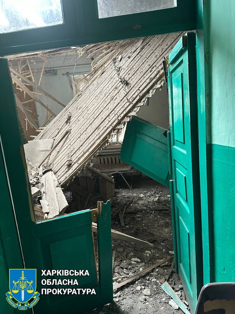 Последствия обстрела Кондрашовки в Харьковской области: Ранена 67-летняя женщина 04