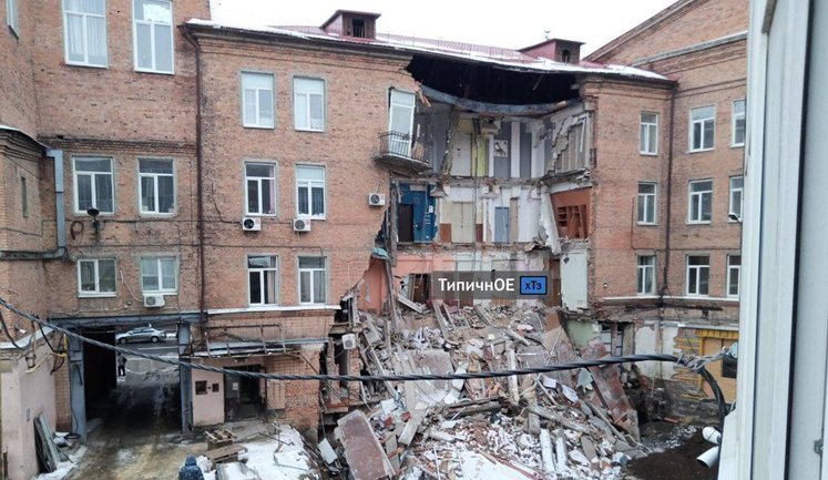 В Харькове обрушилась часть четырехэтажного дома: в мэрии назвали предварительную причину. ФОТОрепортаж