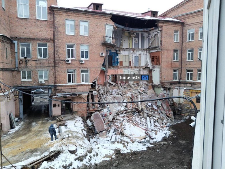 В Харькове обрушилась часть четырехэтажного дома: в мэрии назвали предварительную причину 01 В Харькове обрушилась часть четырехэтажного дома: в мэрии назвали предварительную причину 01