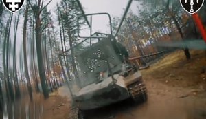 Дронарі SIGNUM уразили МТ-ЛБ окупантів із зірваною гусеницею на дорозі Лиманського напрямку. ВIДЕО