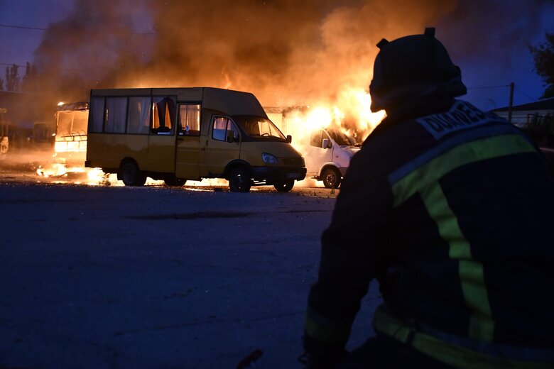 Наслідки ворожих обстрілів Херсону 07