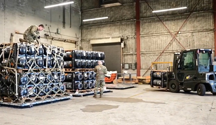 Pentagon is preparing to send another batch of aid to Ukraine: Stinger, Javelin and other equipment. VIDEO