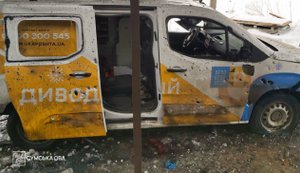 Ворог атакував авто "Укрпошти" на Сумщині: поранено двох чоловіків, один у важкому стані. ФОТО