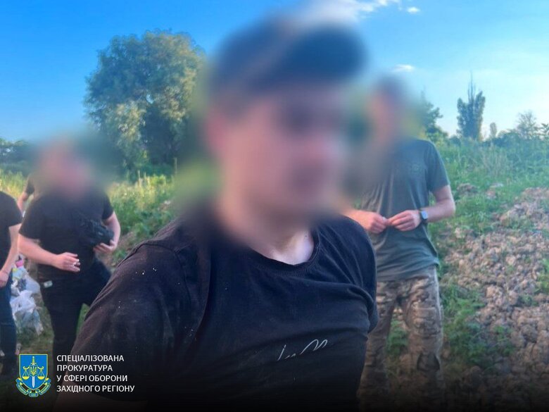 Військовий переправляв чоловіків до Словаччини