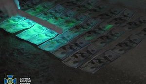 Начальник бюро судмедекспертизи Івано-Франківська вимагав $ 4 тис. у підлеглого за підвищення в посаді, - СБУ. ФОТОрепортаж