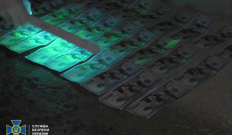 Начальник бюро судмедекспертизи Івано-Франківська вимагав $ 4 тис. у підлеглого за підвищення в посаді, - СБУ. ФОТОрепортаж