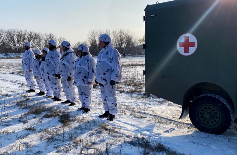 Военные провели в Луганской области учения по аэромедицинской эвакуации раненых 03