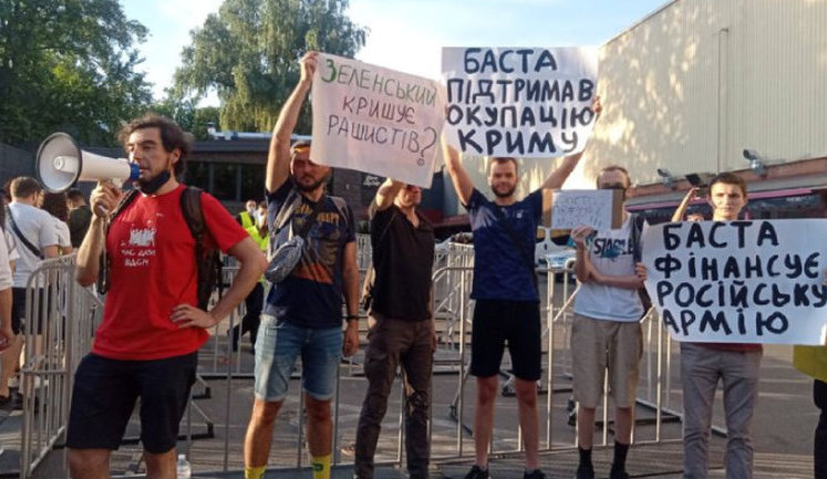 Активісти намагалися зірвати виступ у Києві російського репера Басти. ФОТО