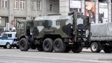 В Москву стягиваются автоколонны с военной техникой и солдатами. ФОТОрепортаж