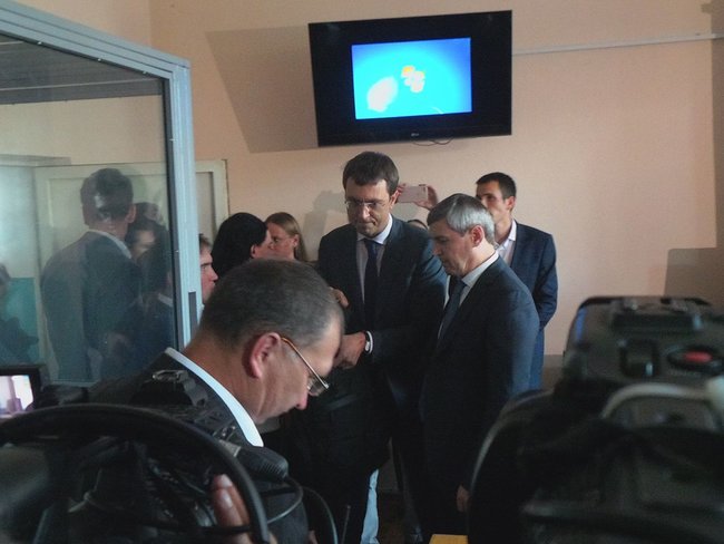 Суд відпустив главу Мінінфраструктури Омеляна на поруки 06