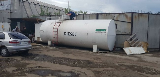Податківці ліквідували незаконну АЗС на Прикарпатті 01