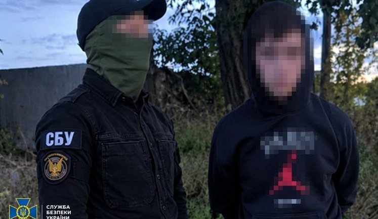 Росіяни, видаючи себе за СБУ, шантажем змусили двох неповнолітніх до диверсій на Київщині. ФОТОрепортаж
