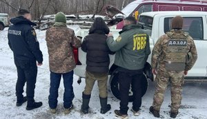 На Рівненщині затримано двох осіб за організацію незаконного переправлення чоловіків за кордон. ФОТОрепортаж