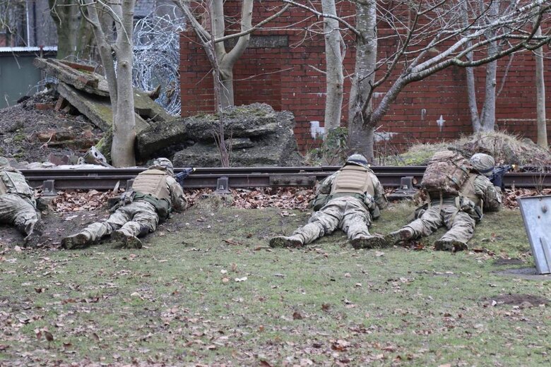 Ukrainian soldiers practice offensive and defensive actions in Britain 10
