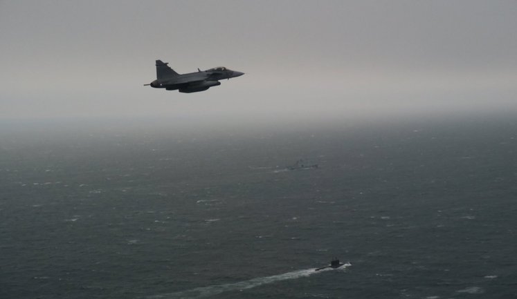 Шведские истребители обнаружили и сопровождали российскую подводную лодку в проливе Каттегат. ФОТО